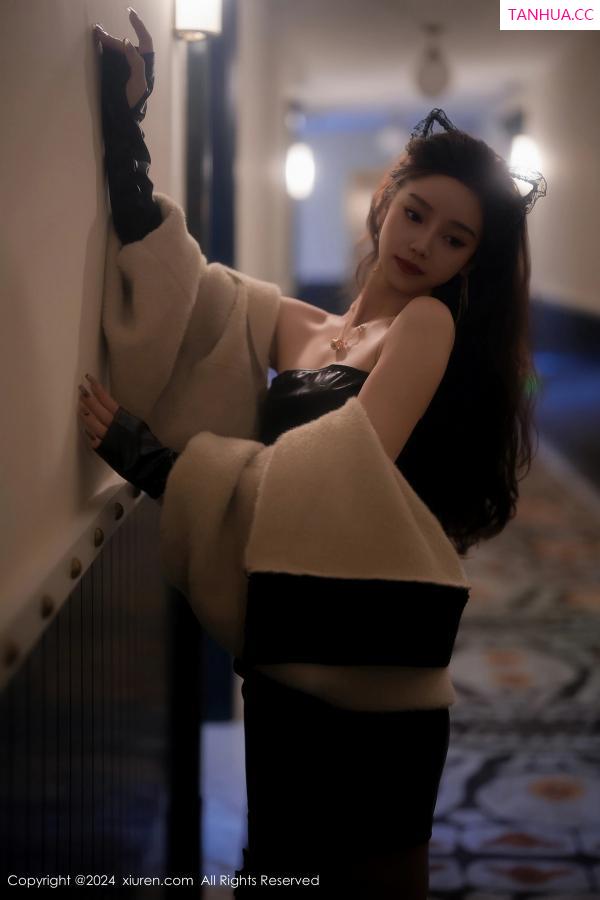   [XiuRen]高清写真图 2024.02.01 No.8049 苏曼兮 黑丝美腿第11张图片
